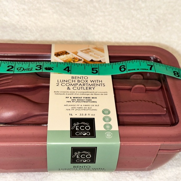 NWT Bento Lunch Box. 2 compartments and cutlery. - Picture 5 of 6